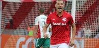 Com gol e expulsão de Nilton, Inter vence Palmeiras por 1 a 0 no Beira-Rio.