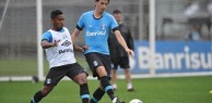 Com Geromel e Ramiro, Roger faz treino de contra-ataque.