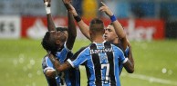 Ataque marca em 80% dos jogos fora e vira trunfo do Grêmio para virada.