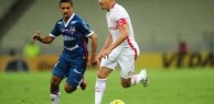 Inter volta a jogar mal, perde para o Fortaleza, mas vai às quartas